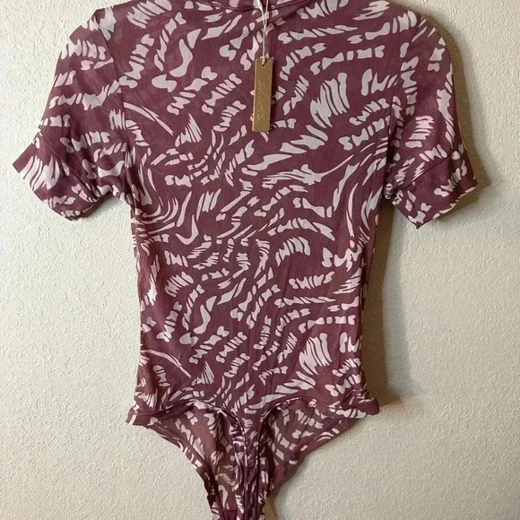 SKIMS Mesh Raspberry Swirl T-Shirt Bodysuit Size XL NWT - Picture 2 of 4